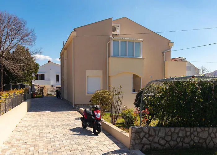 Ivanka Dujmovic 公寓 *